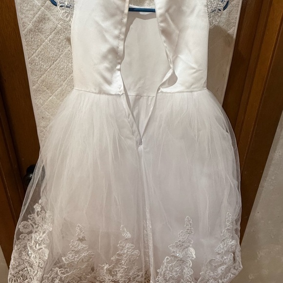 Elegant White Kids Dress - Picture 4 of 5
